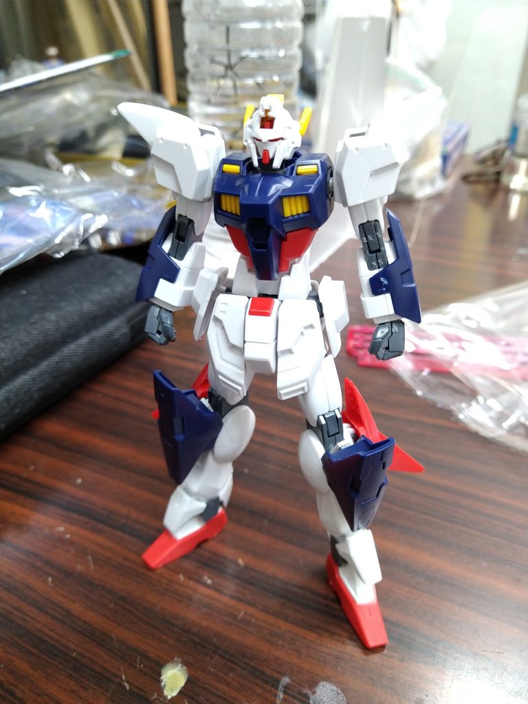 ガンダムシャイニングブレイクの仮組を終えたところです。ここからミキシングの各パーツをあてがいながらバランスを見て取捨選択をします。