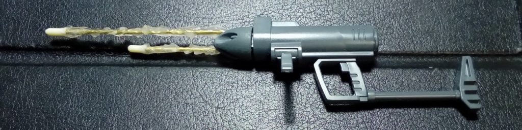 弾頭はランナーから。エフェクトは真鍮線にゼリー状の瞬着を塗り、アルテコスプレープライマーで固めてあります。