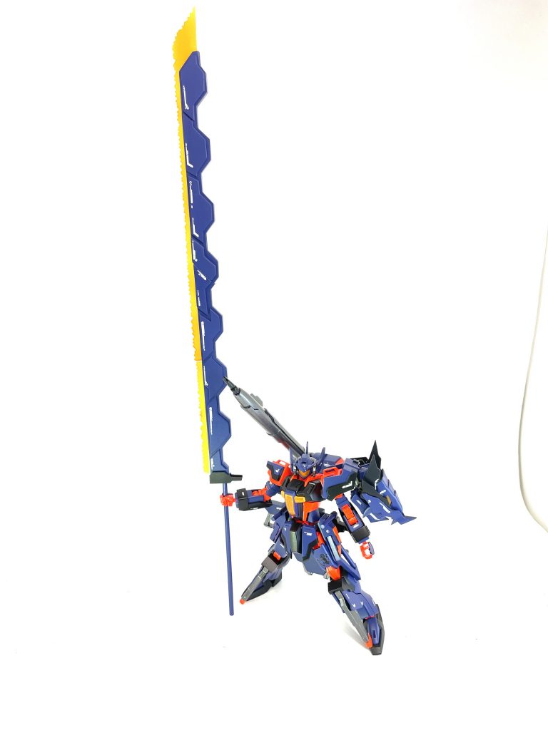 対艦刀バルムンクはロングモードへ変形します。より大きな戦艦などの破壊が目的です。