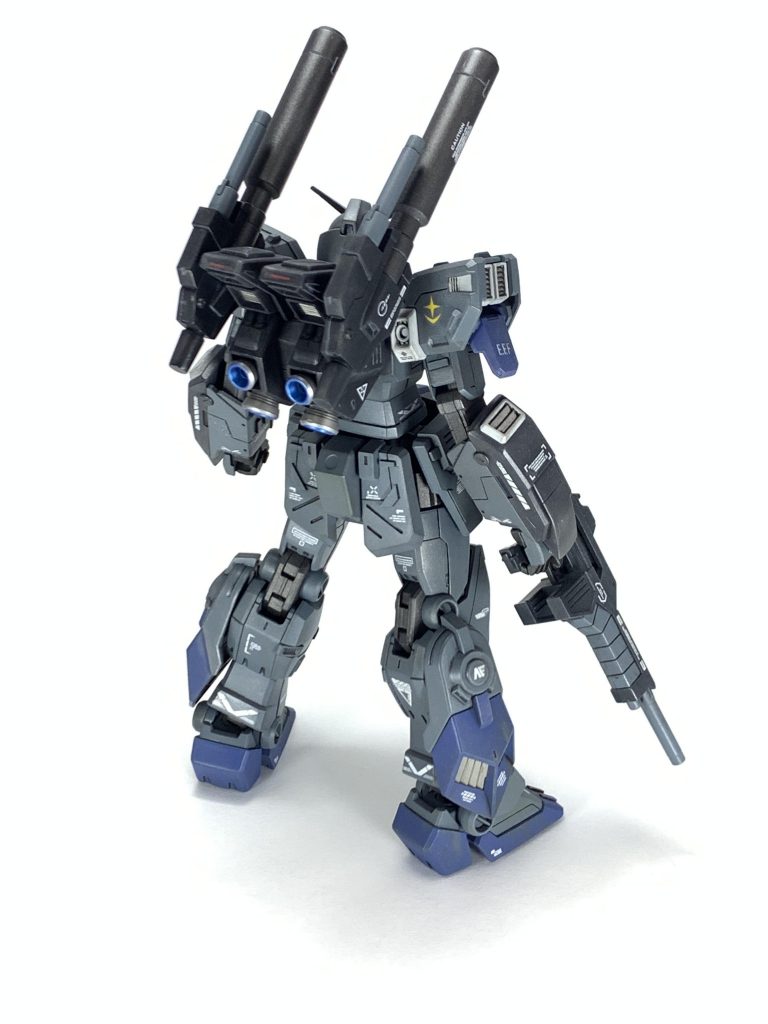 シールドは加工に失敗し、基部が再起不能になったので持たせていません。