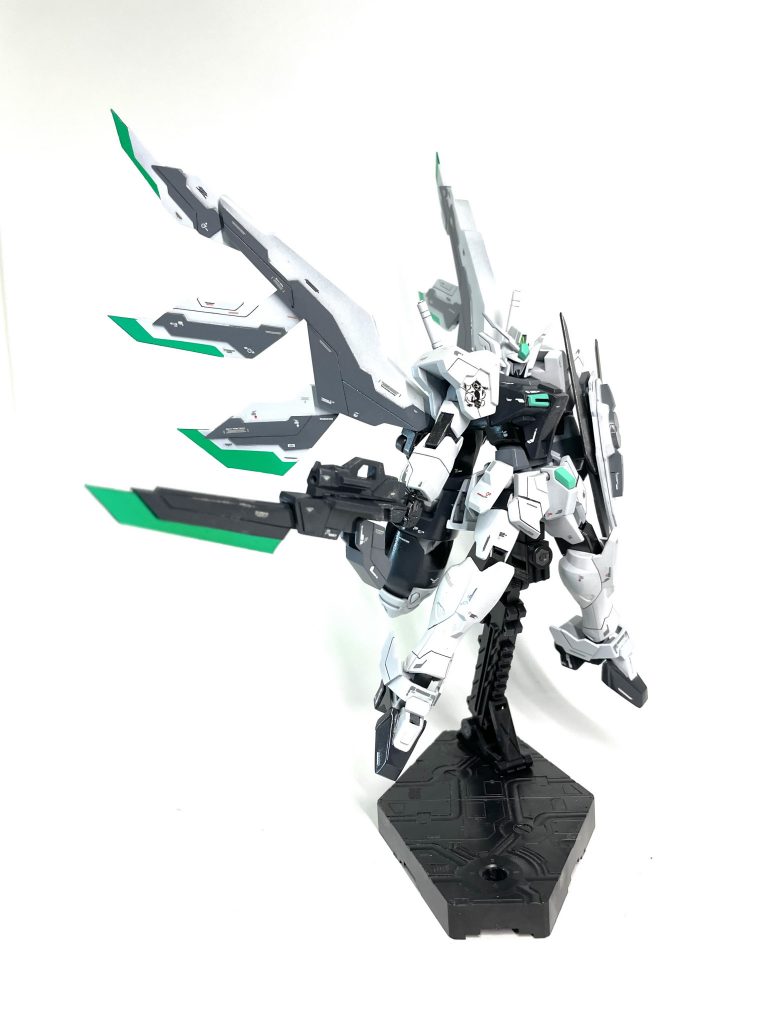 使用キットは0ガンダム、0ガンダム実戦配備型×2、ハイゴック、ガンプラバトルアームアームズです。あとはほぼプラ板による改造です。