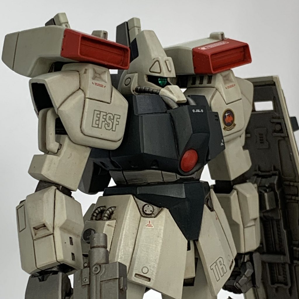 武装とバックパックはジムⅢから拝借しました。