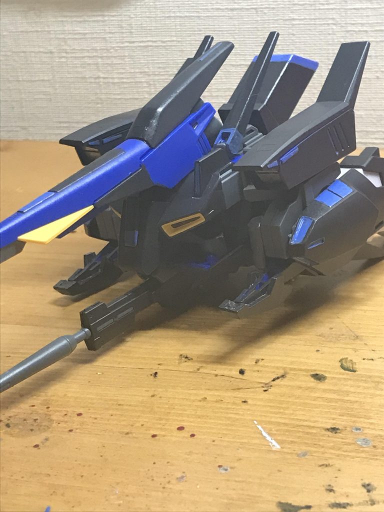 ウェイブライダー形態。リゼルの隊長機って毎回やられているような気がする。ビームライフルはRGZガンダムから拝借。