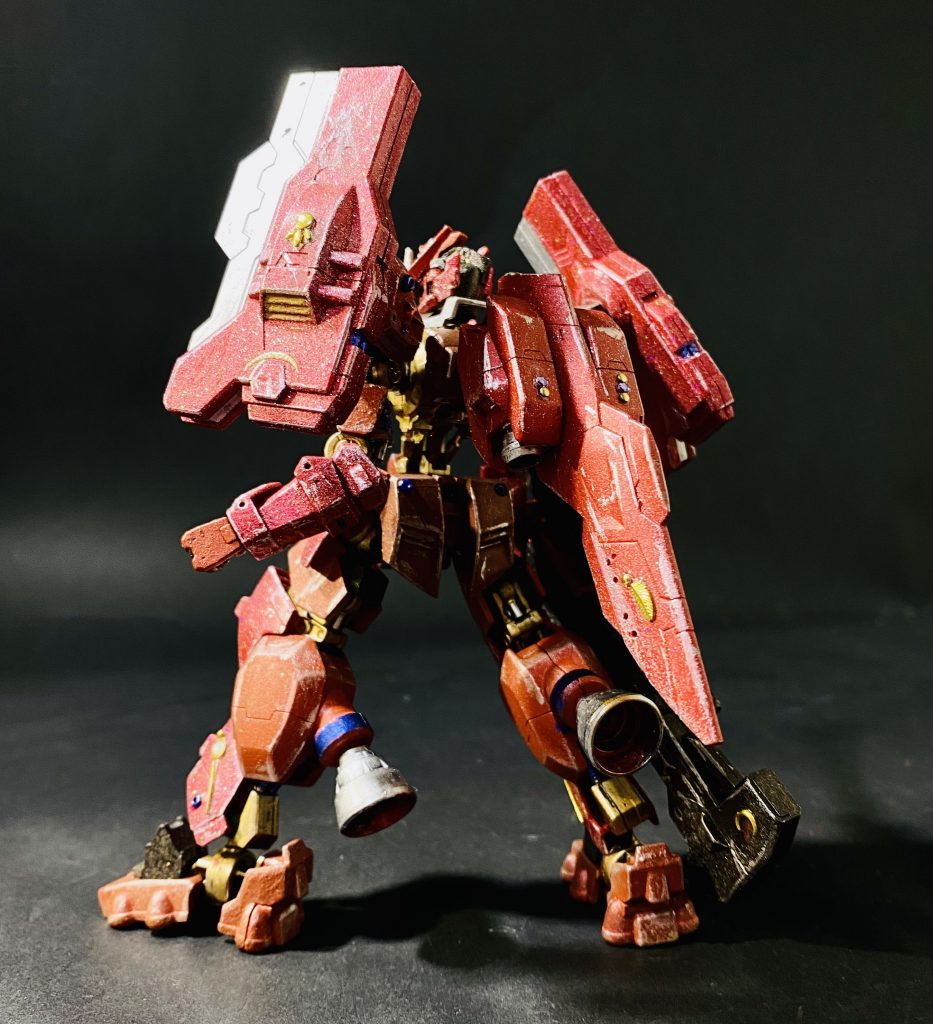 ゴツゴツしていて存在感があります。足のバーニアをZZのものに換装してます。