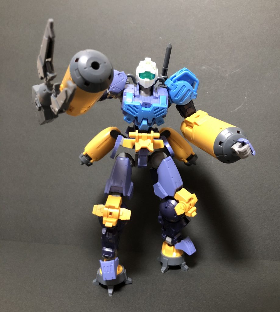 これでも可変機なんですよー😙水中航行形態からパーツをガチャガチャはめかえると、格闘形態に早変わり！