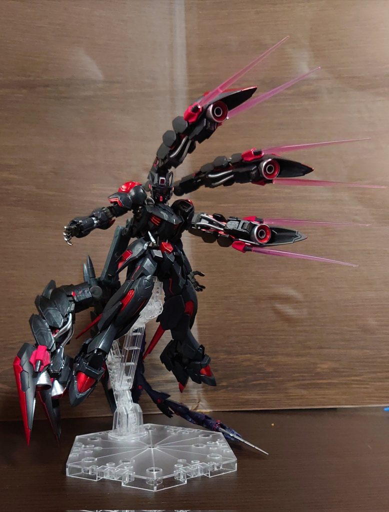 これは、阿頼耶識手術を二度受けた者の頭部、両手、両足を特殊な装置を使用してコックピットに固定し阿頼耶識から受けるフィードバックを調整。これにより阿頼耶識のリスクを減少させ機体の性能を大きく引き出すことが可能になった。…それは果たしてパイロットと呼べるものなのだろうか。