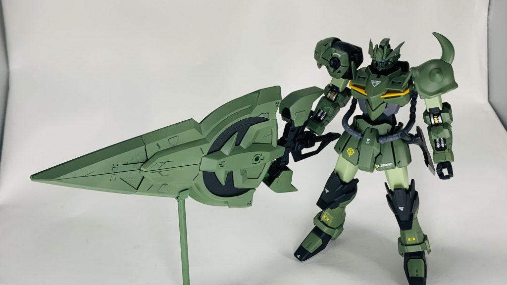 大型装備のジオニックソードです。埃を被っていましたが、使うならここしかない！と装備させました。