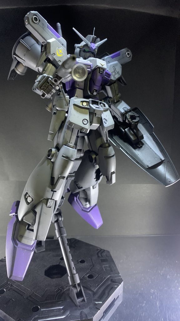 合わせ目消し大変だったなぁ...特に足のど真ん中...なぜあんな所に合わせ目がと思ってしまうのは最近のキットに慣れすぎたせいね....あと合わせ目消しちょっと失敗しました