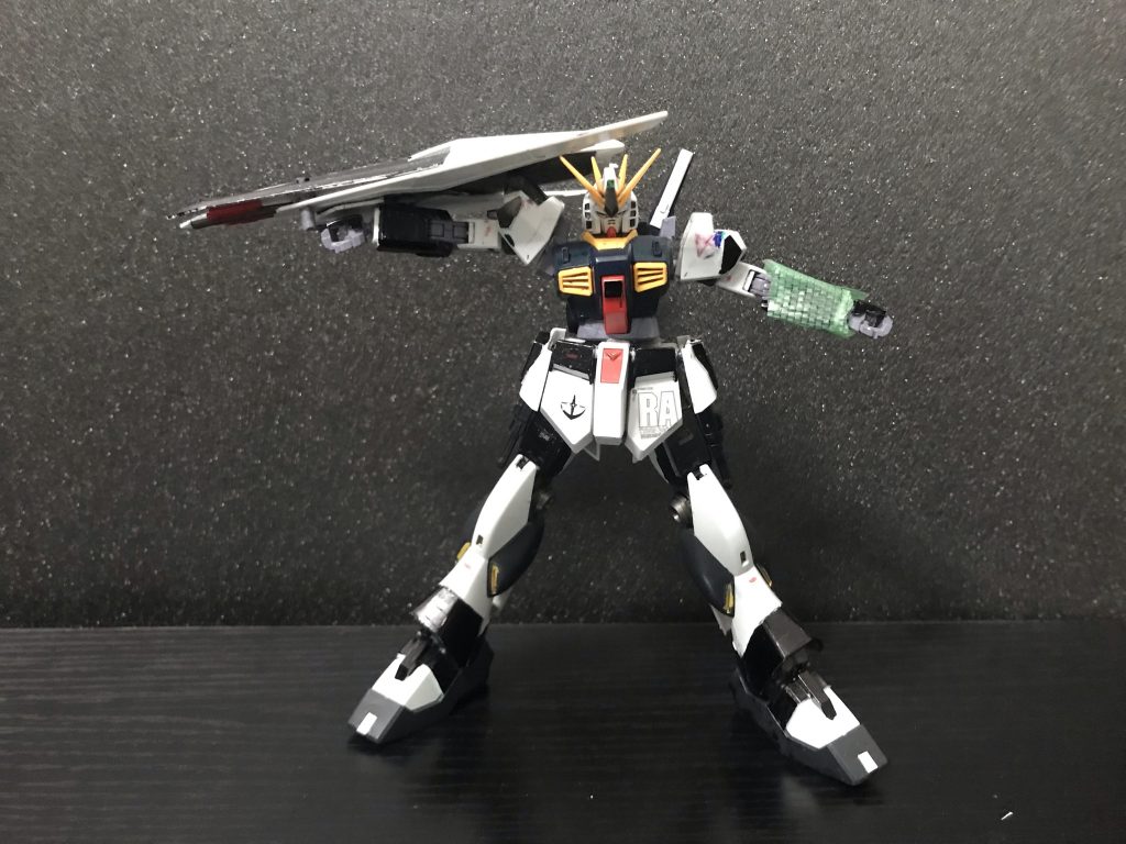 νsガンダム「ドッキング？」νsガンダム「わぁ！」νsガンダムを基準として、装甲が一斉にくっついていき…