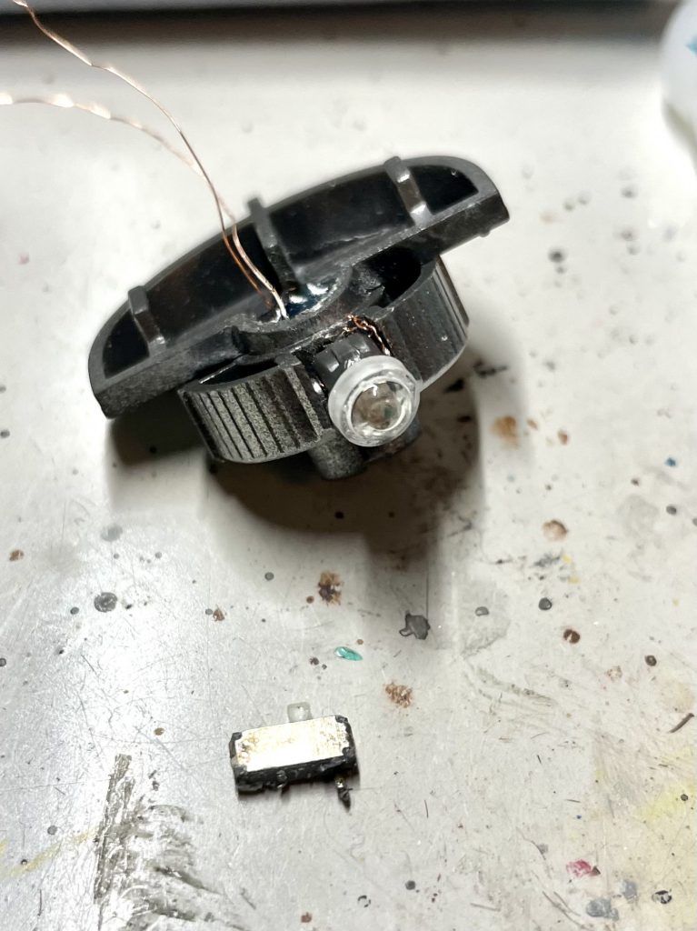 チップLEDをモノアイ部に、