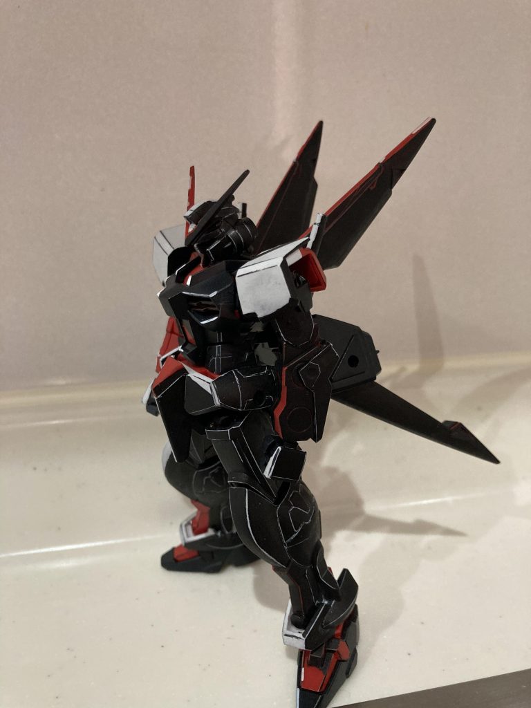 黒く塗った所をカリカリして地肌を出すのは面白かったので、今後も機会があれば取り入れていきたいと思います。初　アニメ塗りでした。