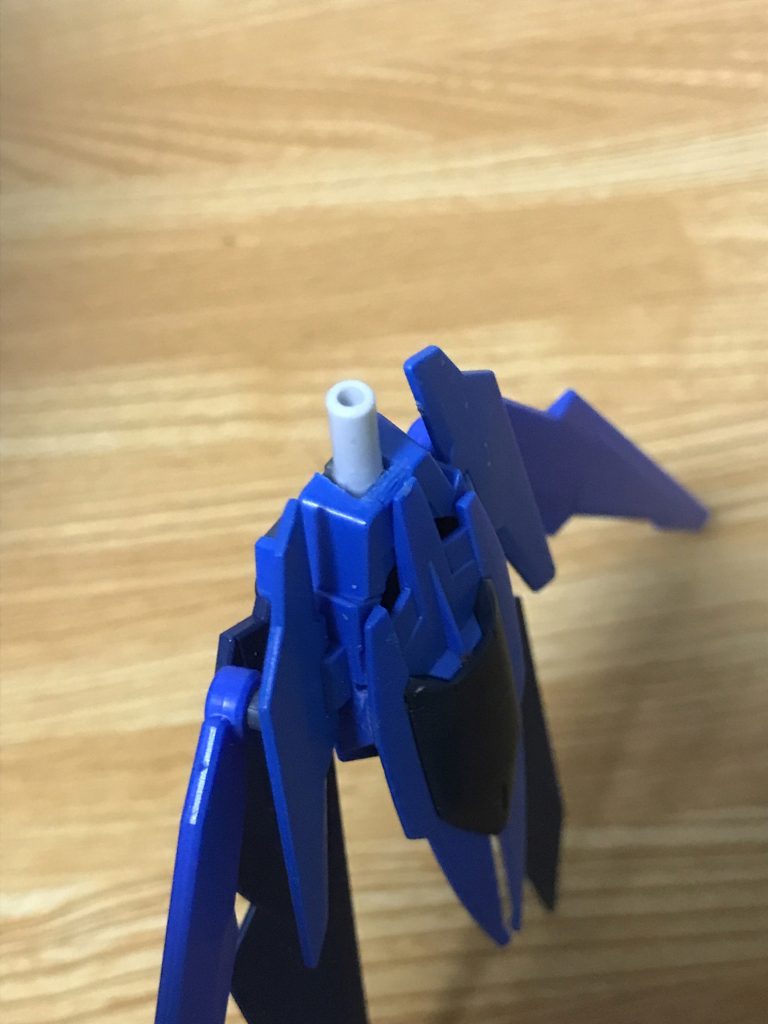 アロー射出部分はこんな感じに四角に切りとってサーベルを仕込んでるだけですw太めなやつを付けたかったので確かクロスボーン魔王のサーベルだったと思いますw