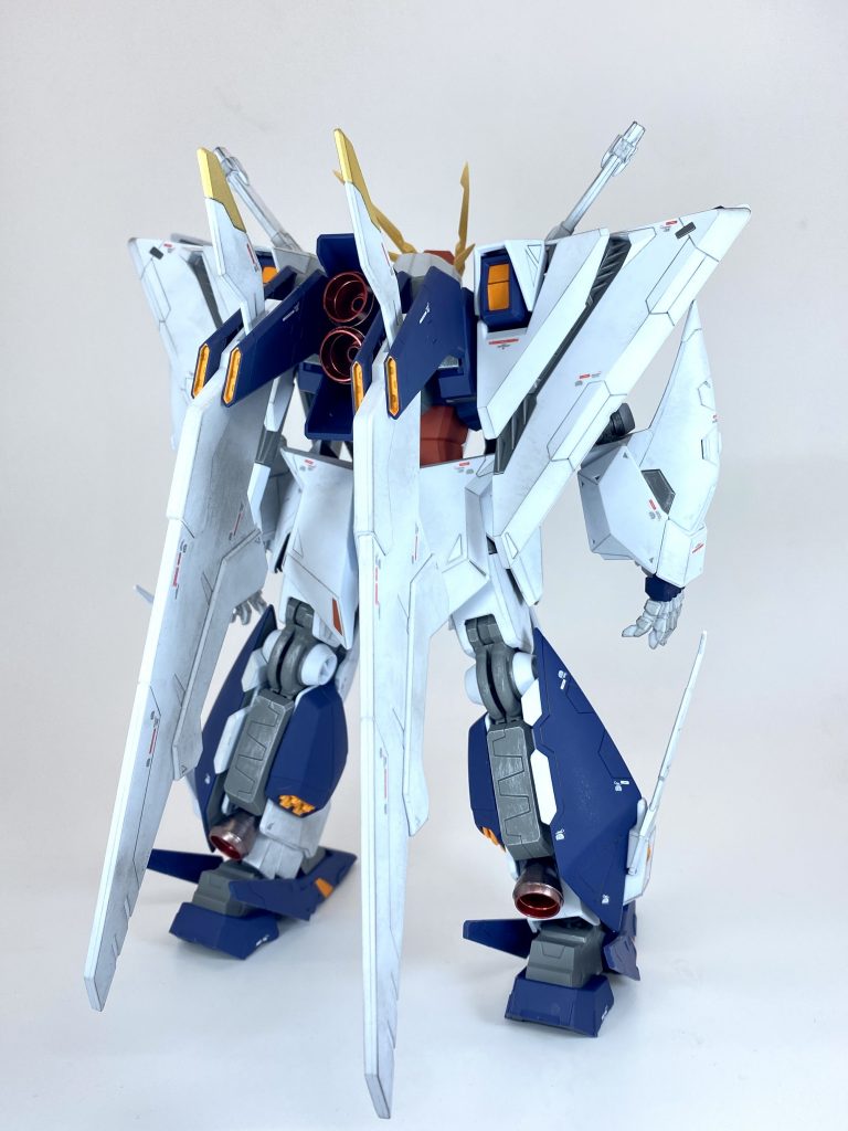 スミ入れは0.2mmのシャープペンシルを使用。デカールはセット版付属のものを指示通り貼っています。