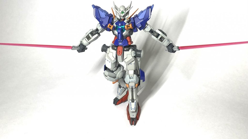 GNビームサーベル肩と腰の計4本を装備しています。本家エクシアと同等のものでダガーとしても使用可能です。