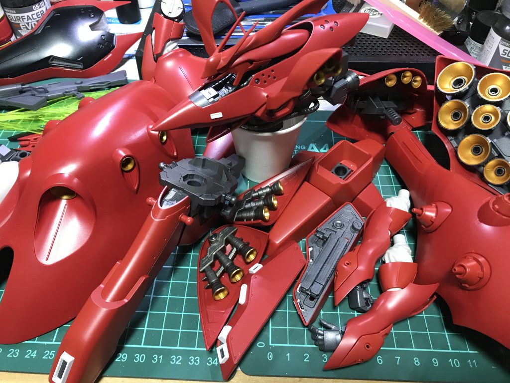 ファンネル先端と腕部分の穴が塞がってるところはピンバイスで開口しました。