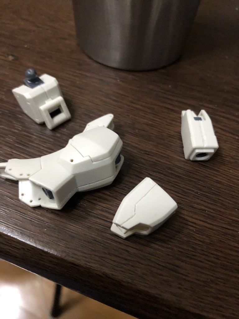 ピンバイスによる穴あけ＋筋彫り