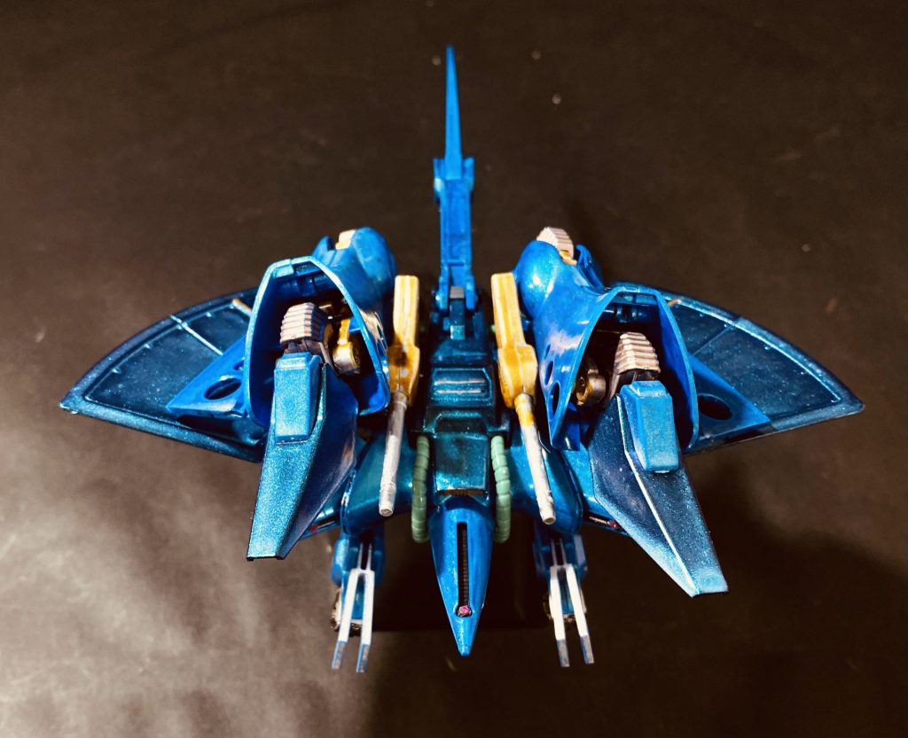 変形後はエイ型ですね。ゾイドみたい😆