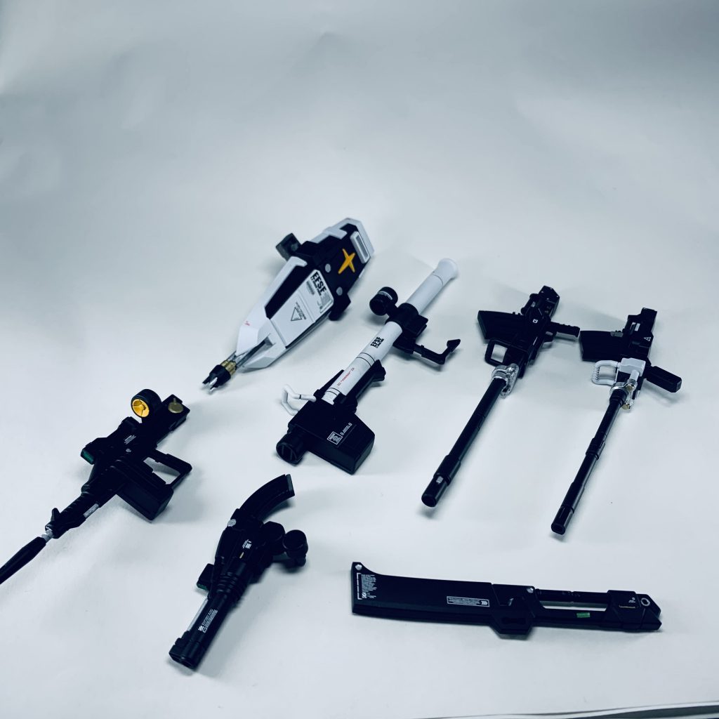 武装類です。シールド裏にビームサーベルを1本マウントできます。