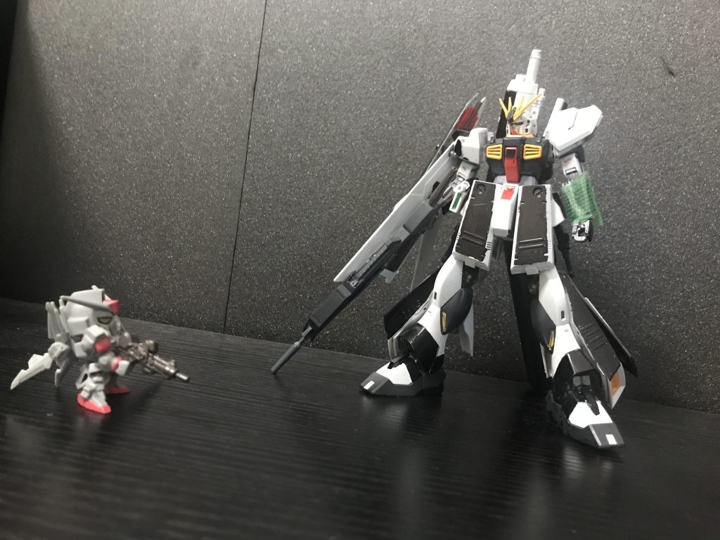 νsガンダム「ところでこの装甲のせいで体が重いとかのデメリットはあります？」マークスリー「若干重いかもだけど出来るだけブースターパックを増やしてるから大丈夫だよ！」νsガンダム「あ、ありがとうございます！」マークスリー「いえいえ！目標に達成できるといいですね！」νsガンダム「はい、頑張ります！」νsガンダム「ん？」