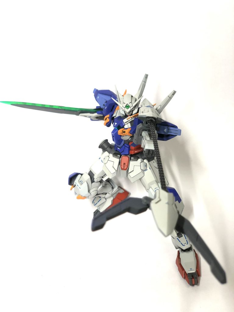 GNシールド 〔GNアンカーシールド〕GNシールドの先端部を射出しクローにて捕縛することで遠くの敵機を引き寄せます。この機体の隠し球です。