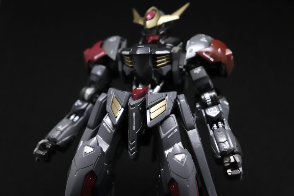 初めて全塗装しました、達成感すごい！塗装は、サフとしてAQUEOUS水性サーフェイサー、その上に水性ホビーカラーAQUEOUSで塗装しています。部分塗装がミスってるのは教訓として活かしていこう、、、