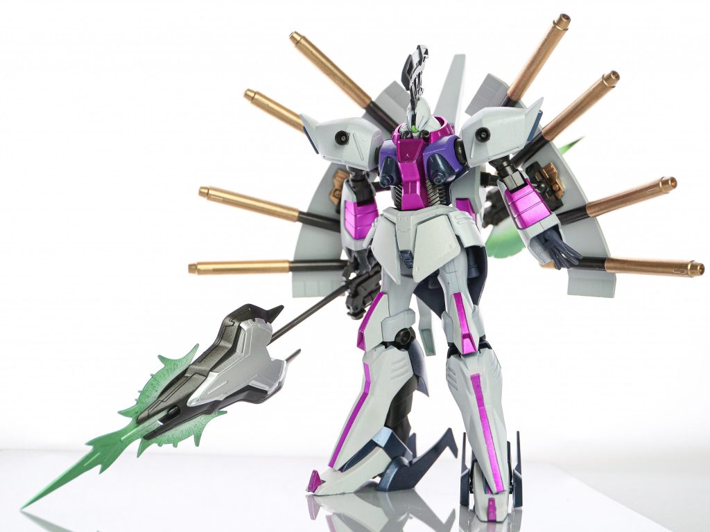 しかしながら、技術や道具不足で筋彫りもディテールアップも途中で諦めました