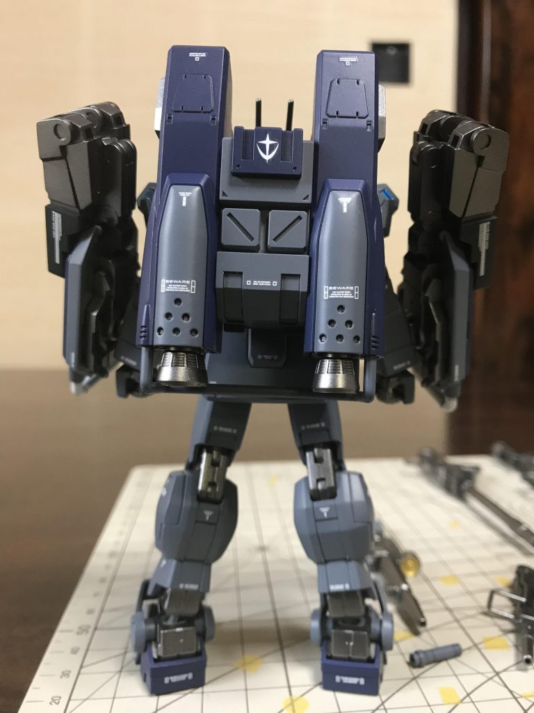 パラシュートパックになります。重過ぎて倒れそうになりまくりで、クローシールドでバランスとっているのは内緒です。💦