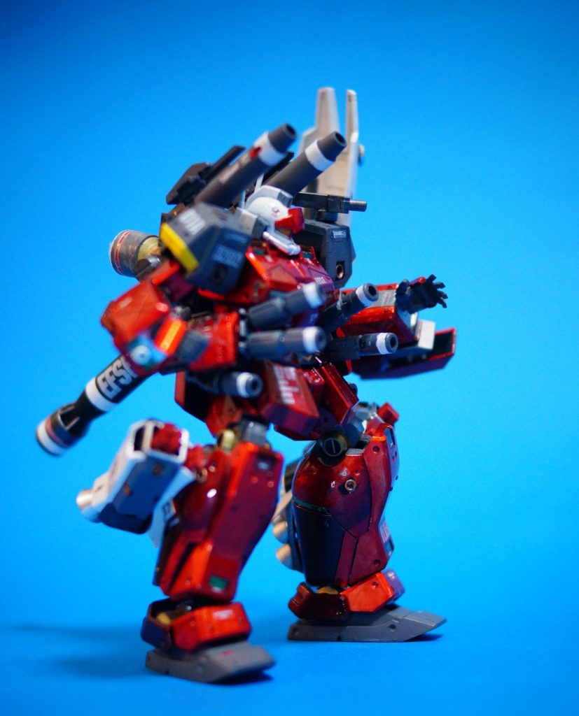 後に地球のトリントン基地に降ろされ地上仕様の練習機に改装され、形式番号はRGC-83、機種名も“ジム”キャノンII と改められてしまう。開発チームは“ガンキャノン”から“ジム・キャノン”に降格されたことに猛反発したが、基地の装備管理主任は「コア・ブロック・システムを装備してないんだから“ジム”の亜種でしかない」と、取り合わなかった。(とかなんとか)