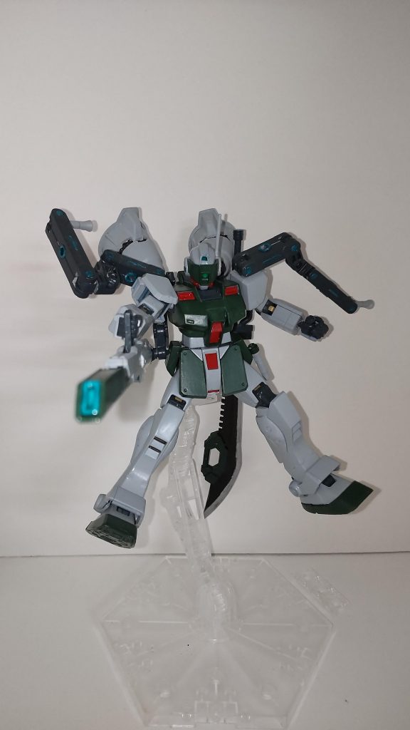 スーパービームランチャー砲身を展開することにより高エネルギーのビームを撃つことができる。しかし、チャージに時間がかかるバックパックについているビームランチャーです。ジェガンブラストマスターから移植しました。