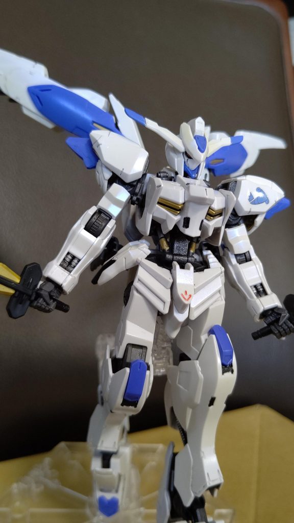 ギャラルホルンの旗印たる伝説のMSなのでサファイアブルーにツヤで美しく