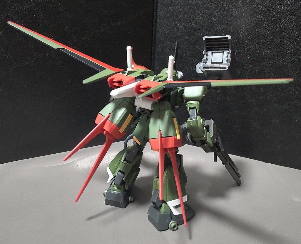 ○エールウィザードシステムストライクガンダムが使用していたエールストライカーをザクに装着出来るように制作。○妄想設定など嘗ては地球連邦軍が使用していたが、後にジェットストライカーが制作された事により、徐々に姿を消していった……そこに目を付けた某ジャンク屋がエールストライカーを引き取り、スコープザクシリーズ専用ウィザードシステムとして改造された。装着することにより、加速力、機動力の向上だけでなく、重力下に置いても飛行可能になる優れモノである。