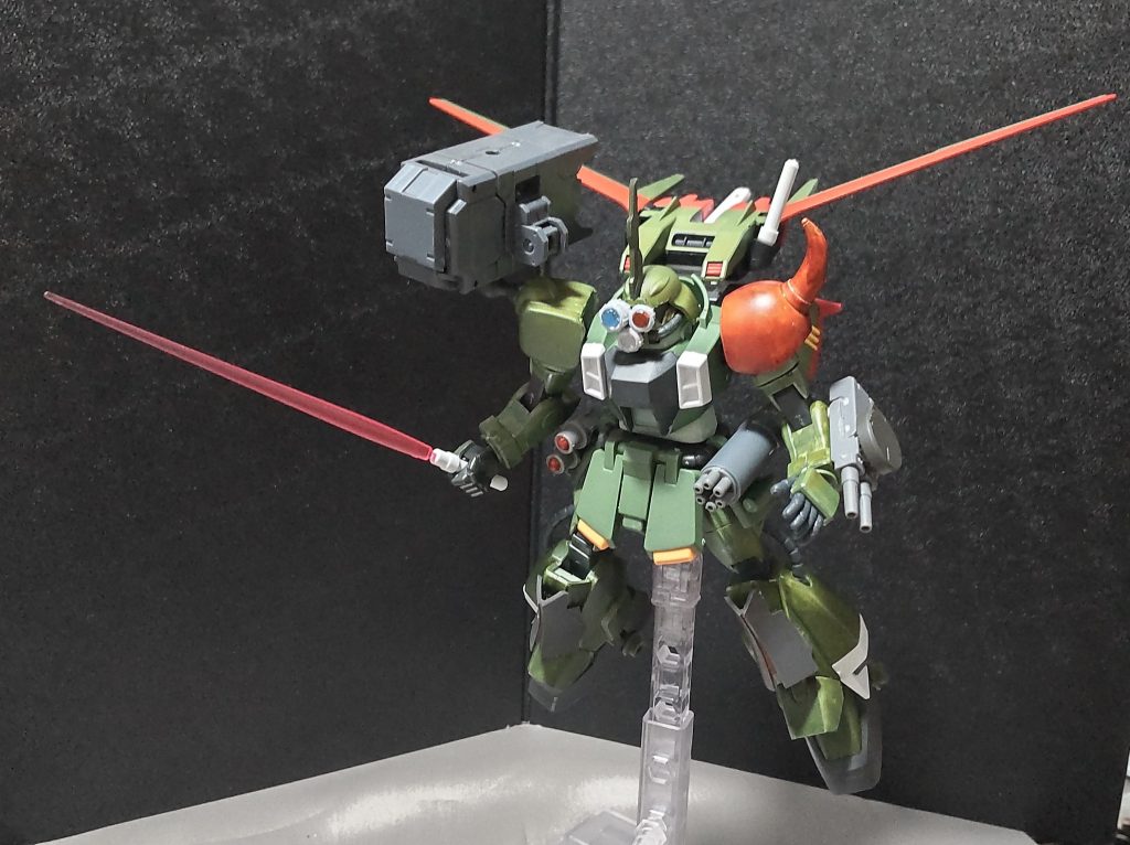 エールウィザードに付いているビームサーベルも当然使用可能である。※余談だが、ウィザードシステムを装備できるドムトルーパーも装着出来ました。