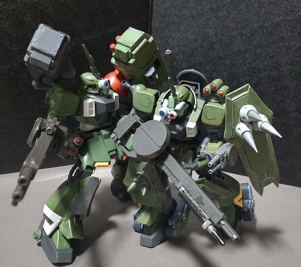 スコープザク同士の共喰いターボカスタムの強烈なタックルが相手を突き飛ばす！