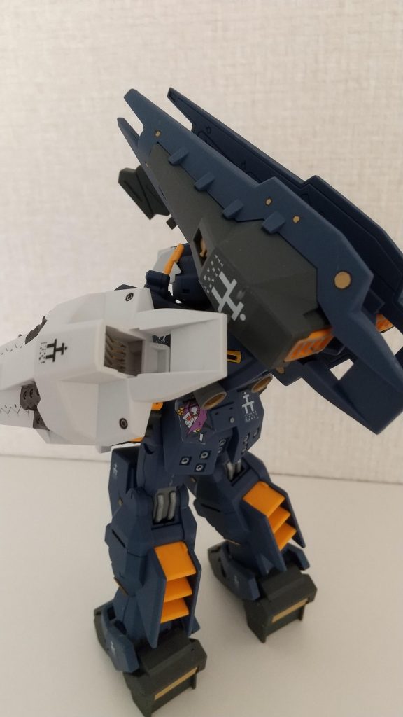 シールドブースターはヘイズル2号機のものを借用して、強化型シールドブースターも左腕に設置。シールドブースターもりもりでかっこよくないですか？