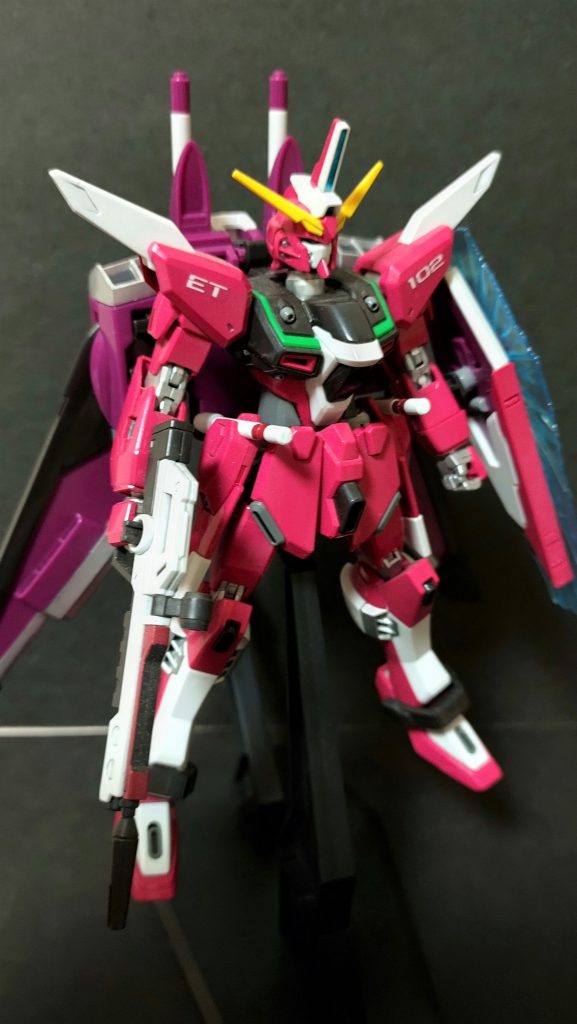 デカールは悩んでジャスティスと同じ「ET」「102」のみとしました。最終戦だとAA所属じゃないですしテプラデカールにて製作です。