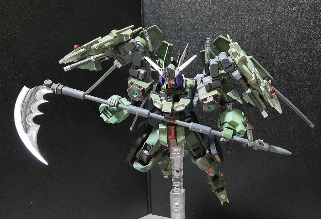 サイズ(鎌)モードも勿論健在。アンテナを追加したせいか、よりフォビドゥンガンダムっぽく見えてしまうのは何故か。
