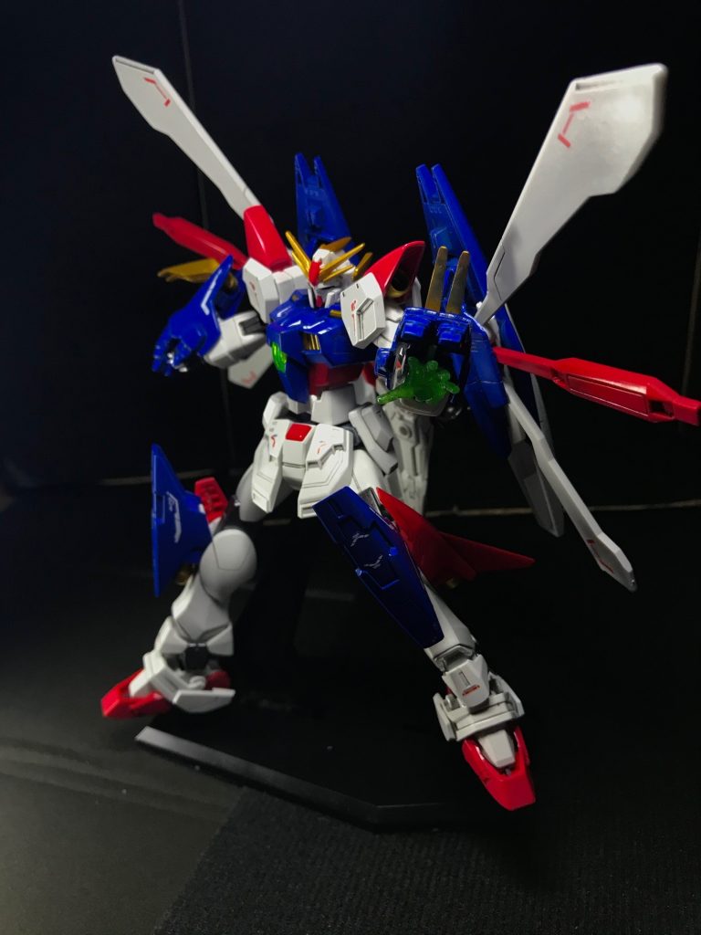 モビルスーツ・ハイパーモード。このガンプラの真の姿であり、全機能を開放した状態。エネルギーマルチプライヤーによる「気」の錬成に常時エネルギーが状態に保たれ、背部スタビライザー展開で付加されるマグネットコーティング効果で機体反応と速度が向上、背部日輪発生によりオーバーブーストで圧倒的機動力を実現する。ゴッドガンダムのハイパーモードと同等以上の能力を有し爆熱ゴッドフィンガー、石破天驚拳、次元覇王流奥義を繰り出すことも可能だがパイロットに相当の技量が求められる。これが一番やりたかったポーズです。