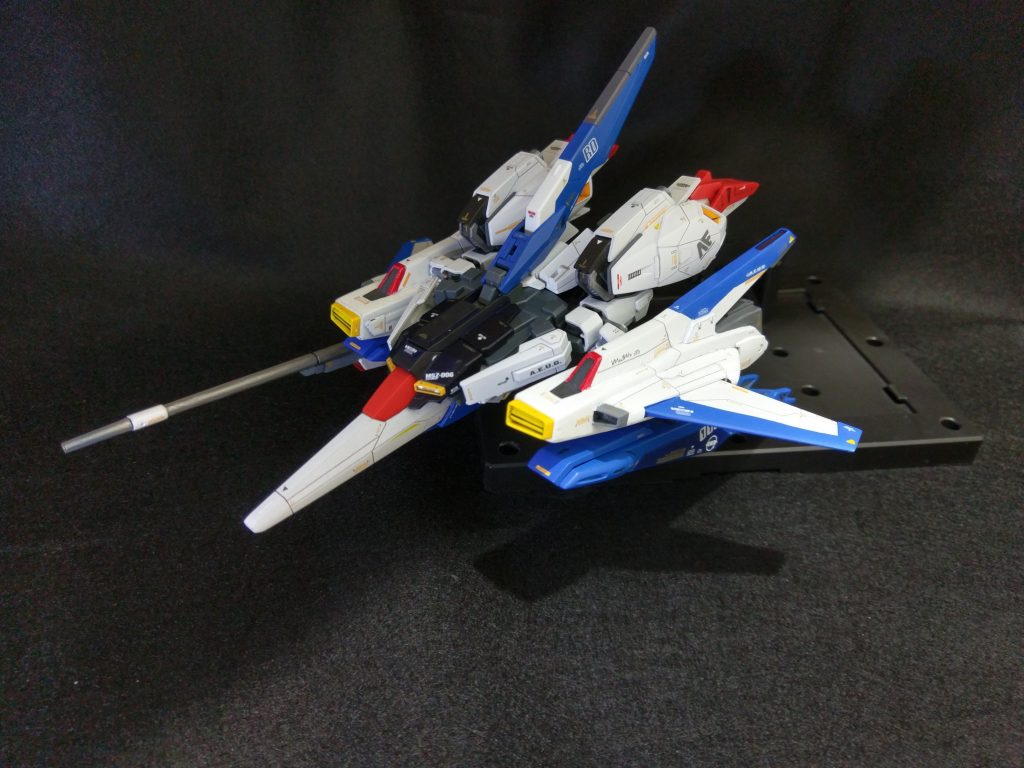 WR形態。スラスター総数がカミーユ機より多いので加速性能では上。(エマさんが失神するのでリミッターが掛かってる)