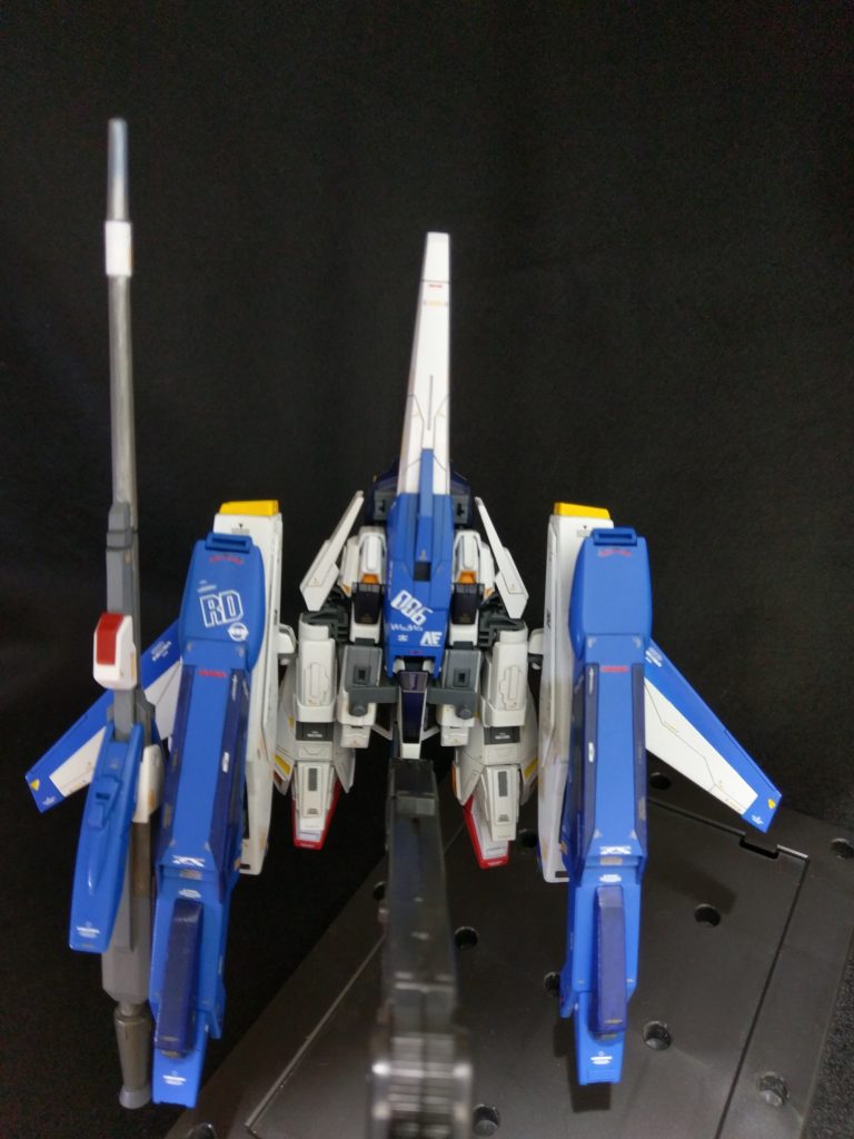 裏側はスカスカなので大気圏突入は不可。宇宙空間専用機体となっている。