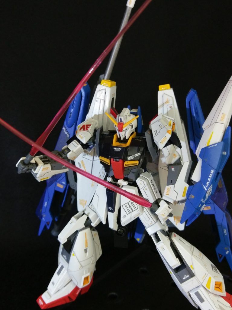 ZはHGUCガンプラエボリューションプロジェクト版(203)、Gデイフェンサーは1/144旧キットです。スジボリ、プラ板を少しとデカールを沢山貼って情報量を増やしてます。缶スプレーと筆塗りで塗装。スリッパやコクピットハッチの赤、スラスターのオレンジ、胸ダクトや角の黄色、関節部分等は成型色のままです。エマ中尉はパイロットスーツは一般の物、制服はレコア少尉に貰った物と、パーソナルカラー的なものが無いので、MkⅡのカラーリングにしました。