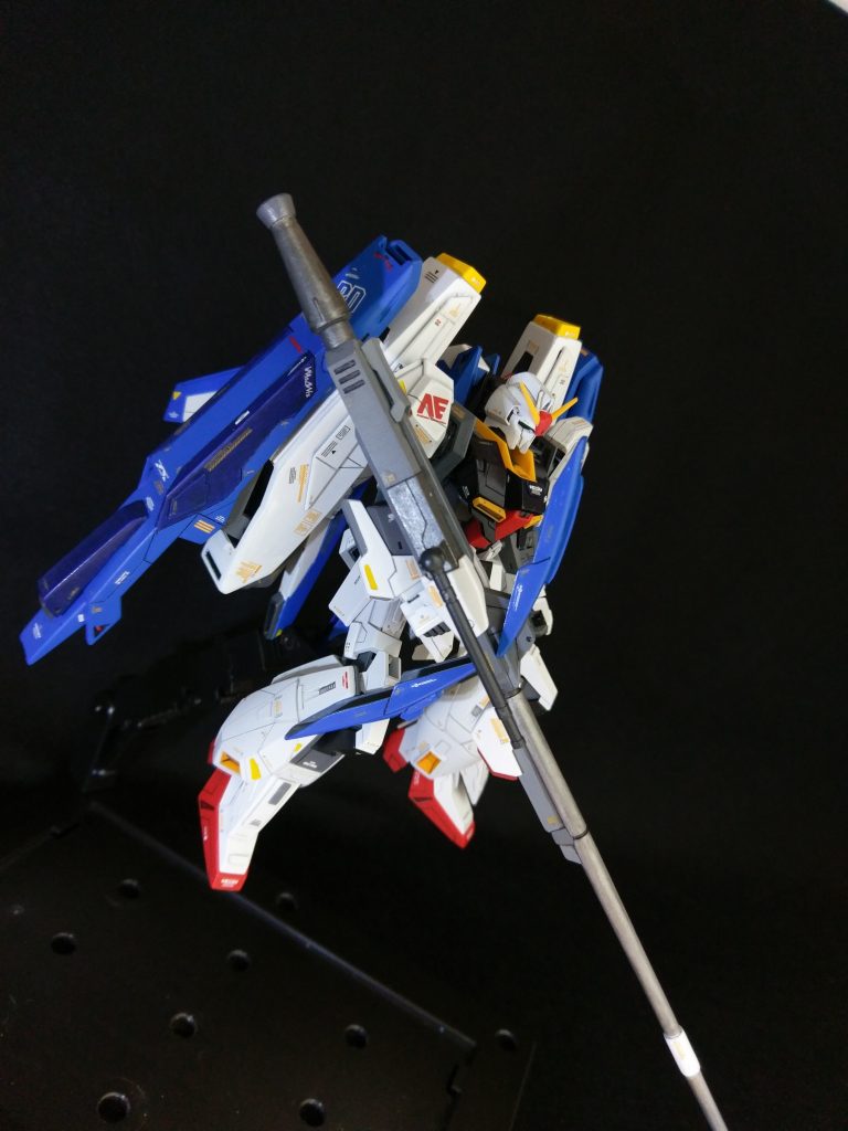 メイン武装はGディフェンサーからロングライフル。基本的にZの装備は使用可能。