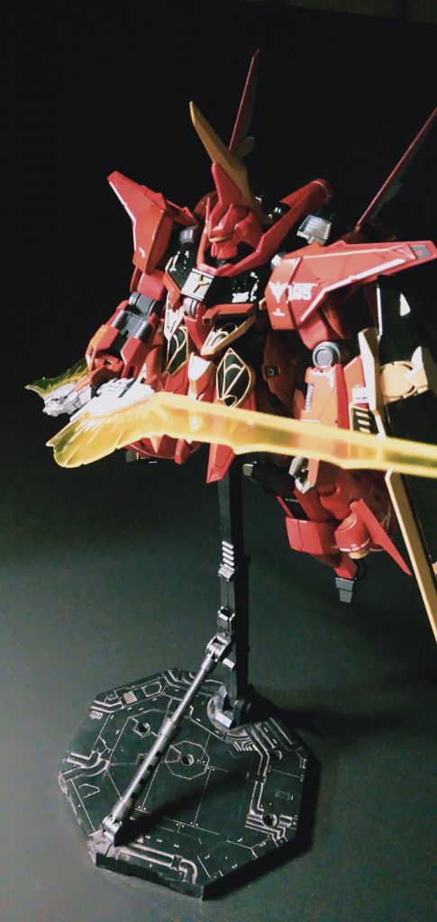 使用した塗料はブライトマイカレッドメタリックピュアレッド艦底色ゴールドとブラックとヘイズグレー