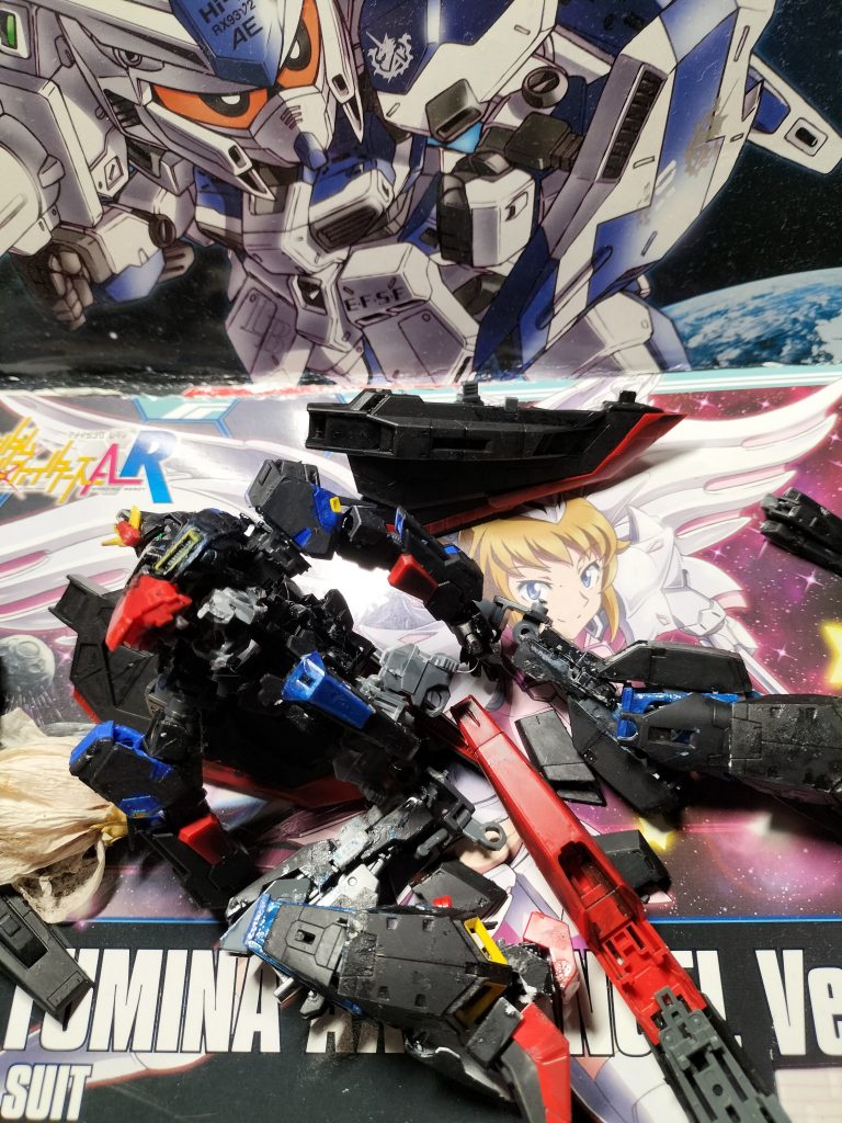 ハマーンによって、大破されたが、コクピットか開いたままで、搭乗していたはずの、シャアの姿は、無かった