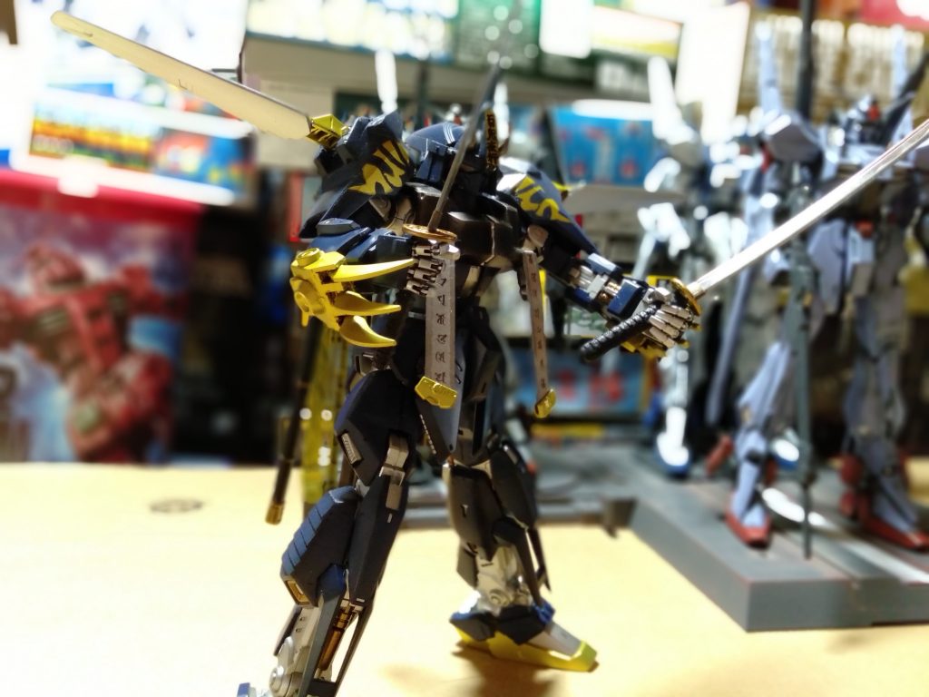 大型は一応、対艦刀として二振り対MS用は腰部の忍者刀でwww