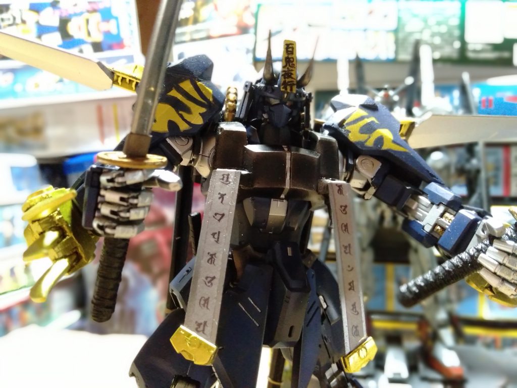 角が長いのではなく、SDならいざ実装備ならレーダーか通信アンテナだろうからと