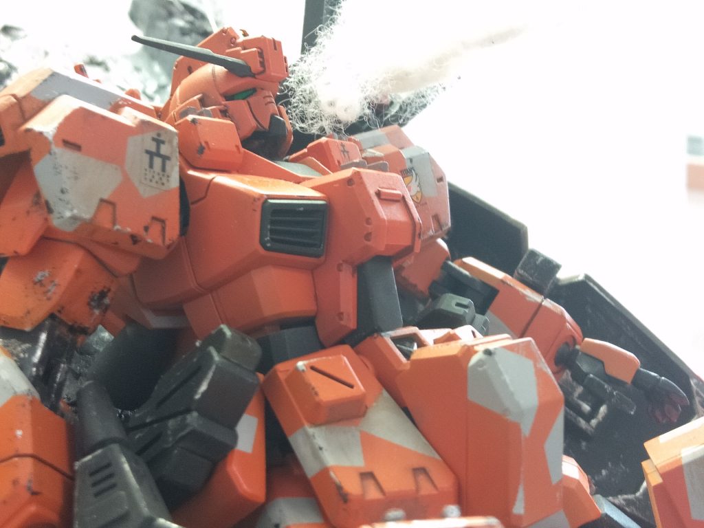 最後は顔面ドアップで。ん~~イケメン!私はふとましいモビルスーツが大好物なので、このヘイズルくんはイケメンでゴツいので個人的には最高ですね。これからもガシガシプラモ作って楽しみましょう!最後までご覧いただきありがとうございます。ではまた~