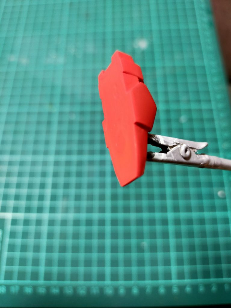 　今回の工作は顔のみクマドリを削って目を大きく作り直しました。あとは腕と足裏の肉抜きをパテ埋めしたのみです。　最後まで見て頂いてありがとうございましたm(_ _)m