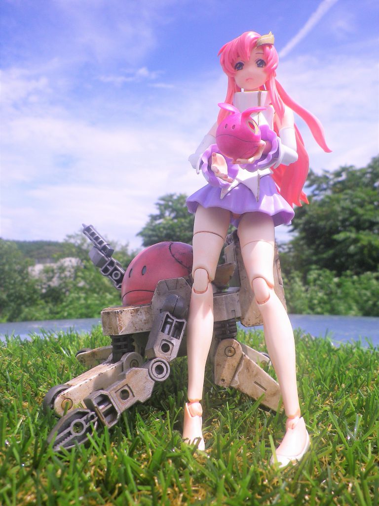 プラモデルオリジナルのミニスカートVer!塗料の重ね吹きの層をメラミンスポンジで研磨することで自然な色合いになるように心がけました(笑)