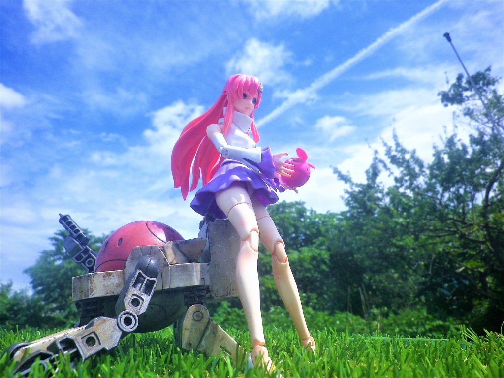 偶然にバックに飛行機雲が?