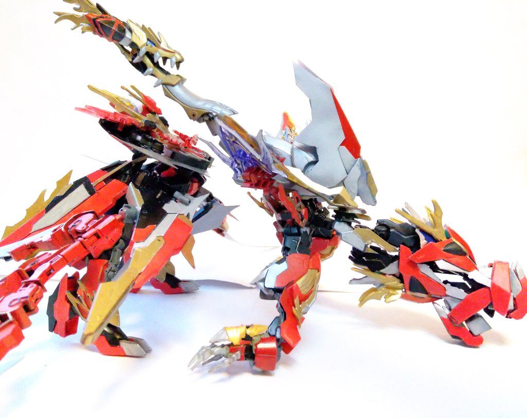 二機のバックパックの位置を変更し、各部パーツを調整！そして頭を外して合体ィィィ！！